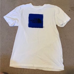 BRAND NEW NORTH FACE GRAPHIC TEE